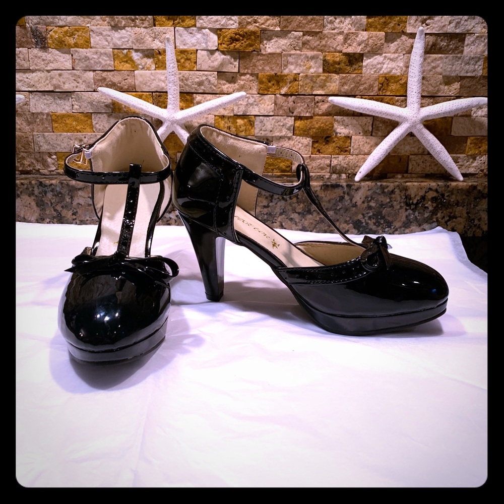 Pixie Cove Black Patton pumps with bow size 8 NWOT